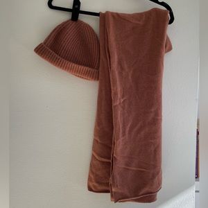 COS cashmere hat & scarf set